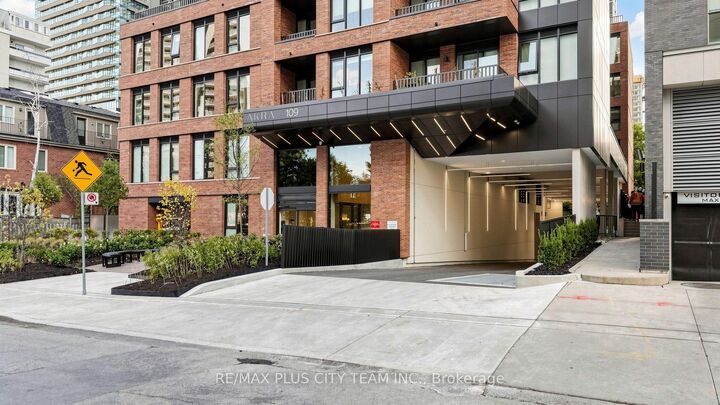 Property Photo:  109 Erskine Avenue 1801  ON M4P 0G6 