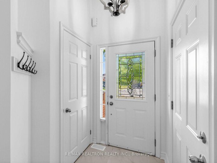 Property Photo: 174 Millcliff Circle ON L4G 7N7