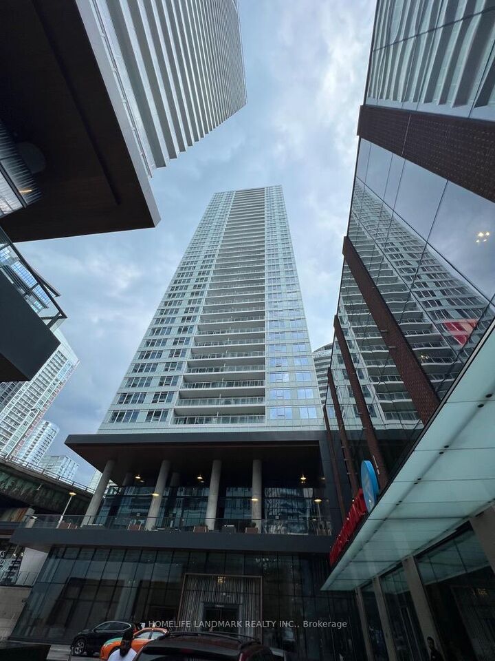 Property Photo:  17 Bathurst Street 2115  ON M5V 0N1 