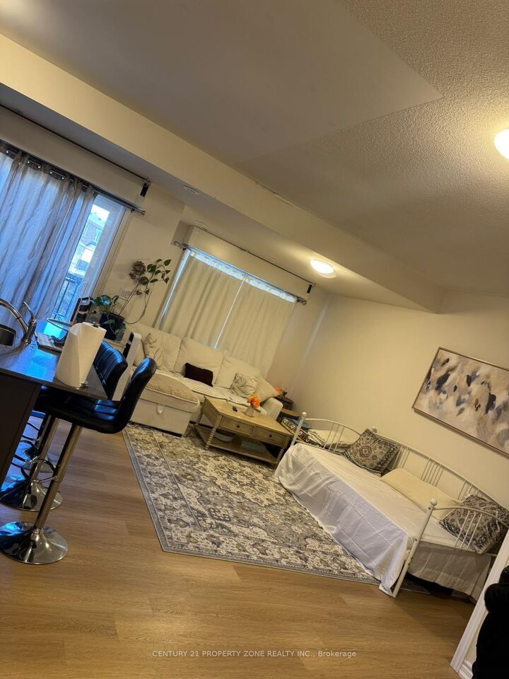 Property Photo:  485 Beresford Path 10  ON L1H 0B2 