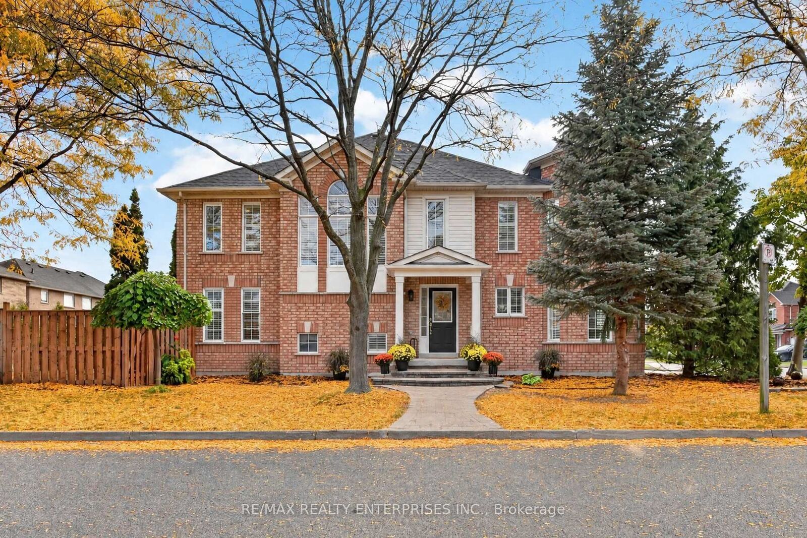 Property Photo: 5555 Linwell Place ON L5M 6L7
