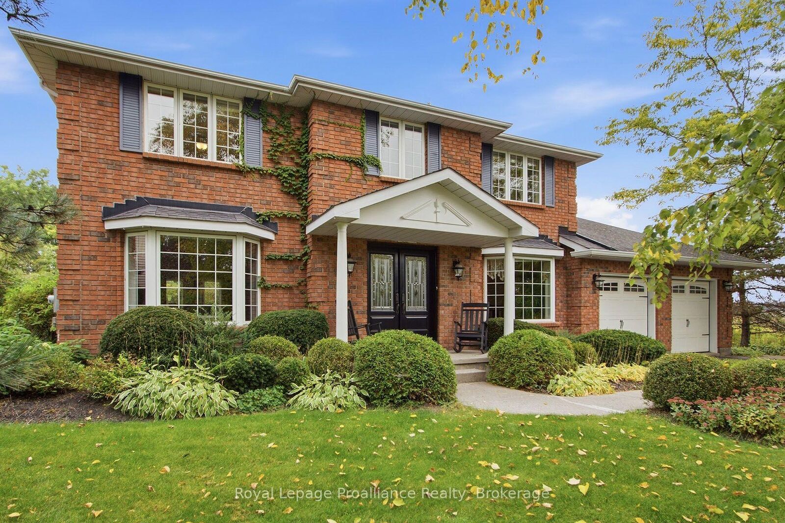 Property Photo:  27 Hastings Park Drive  ON K8P 5G4 