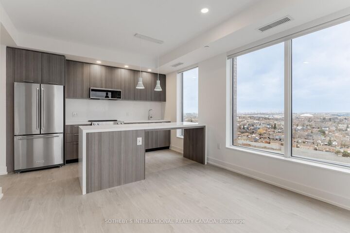Property Photo:  29 York Garden Way 2209  ON M6A 2V1 