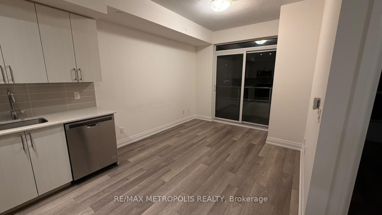 Property Photo:  3121 Sheppard Avenue E 517  ON M1T 0B6 