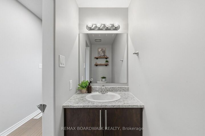 Property Photo:  298 William Street W  ON K7S 1K8 