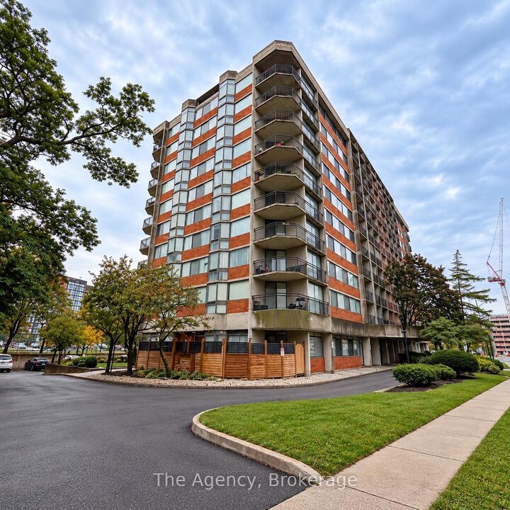 Property Photo: 2200 Sherobee Road Boo2 ON L5A 3Y3