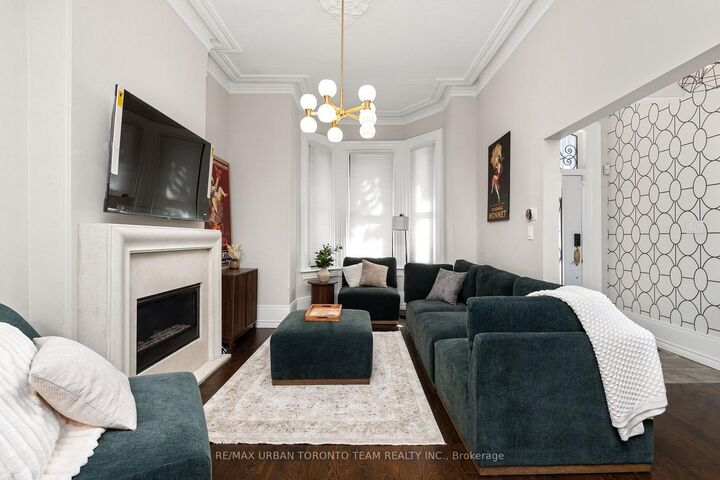 Property Photo:  18 Draper Street  ON M5V 2M4 