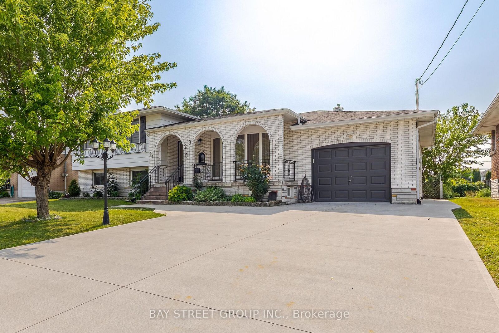 Property Photo:  29 West Street N Upper  ON L2V 2S1 