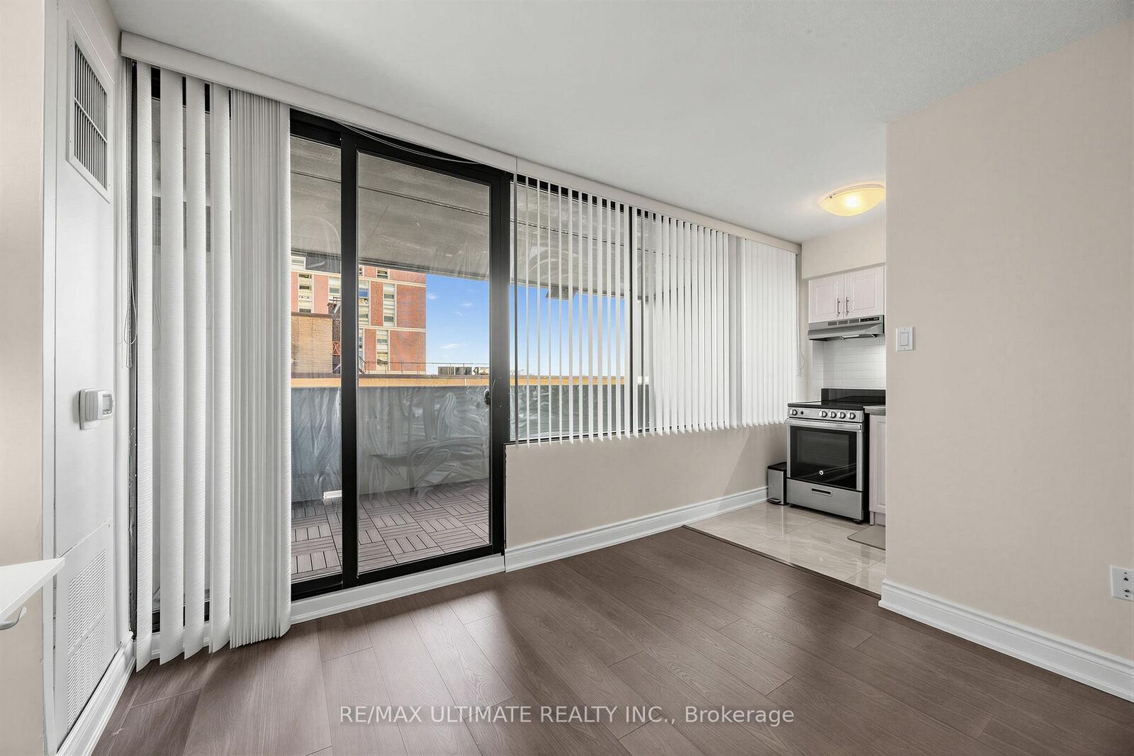 Property Photo:  720 Spadina Avenue 603  ON M5S 2T9 