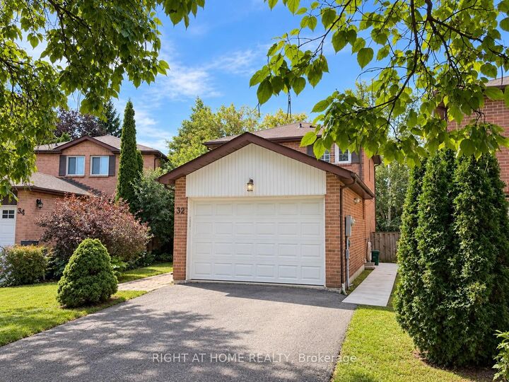 Property Photo:  32 Aranka Court  ON L4C 7T9 