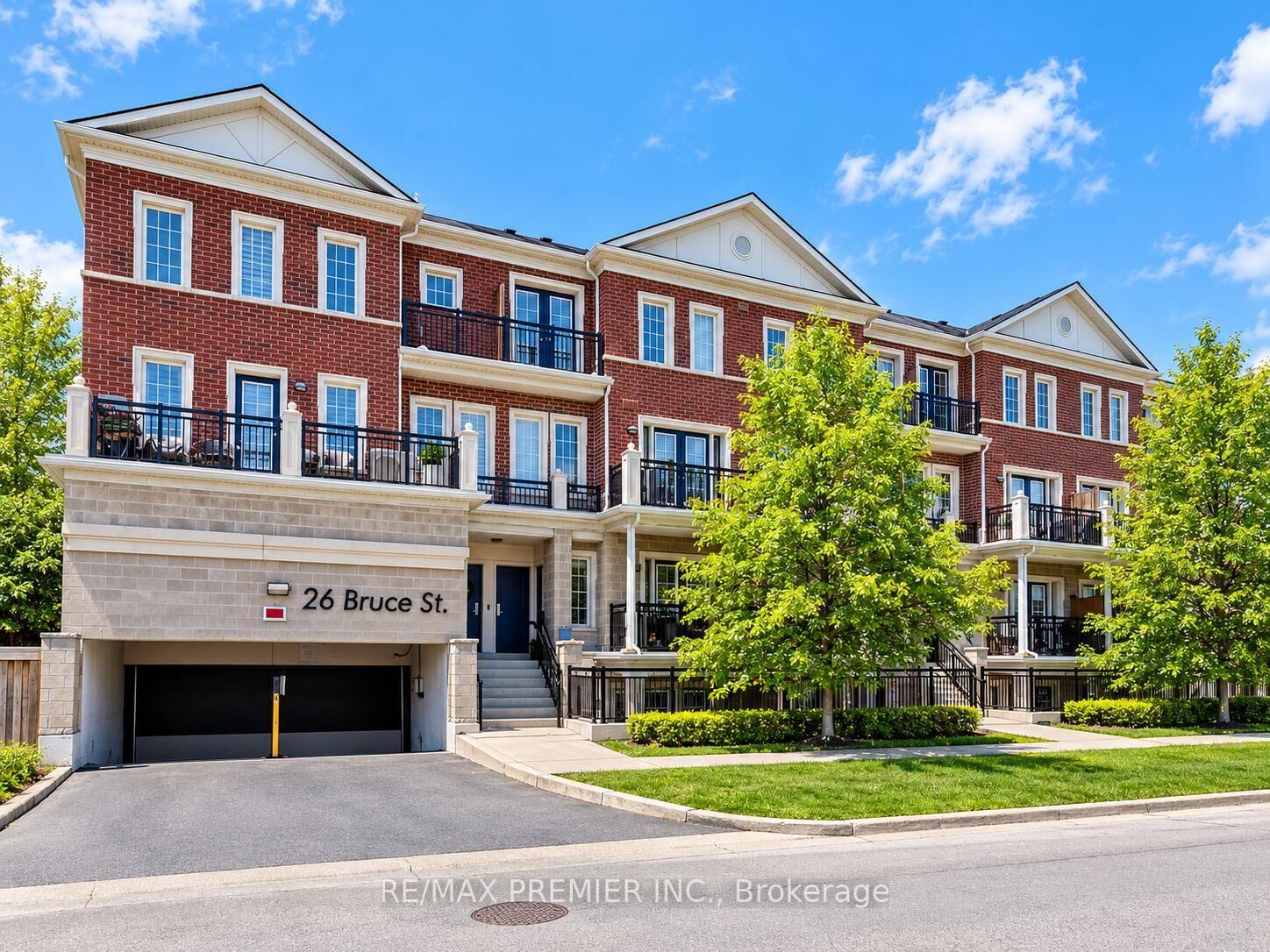 Property Photo:  26 Bruce Street D06  ON L4L 0H4 