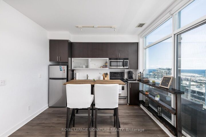 Property Photo:  80 Western Battery Road Uph11  ON M6K 3S1 