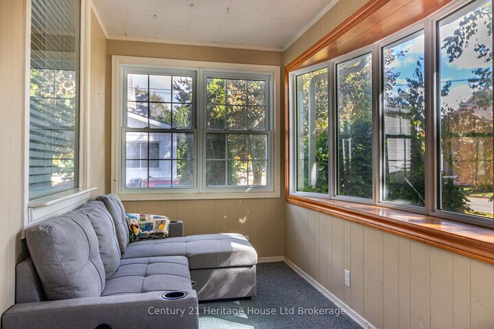 Property Photo:  535 Richileau Avenue S  ON N4W 1Z2 