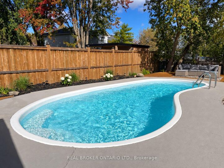 Property Photo:  1879 Ashwood Avenue  ON L9S 1W1 
