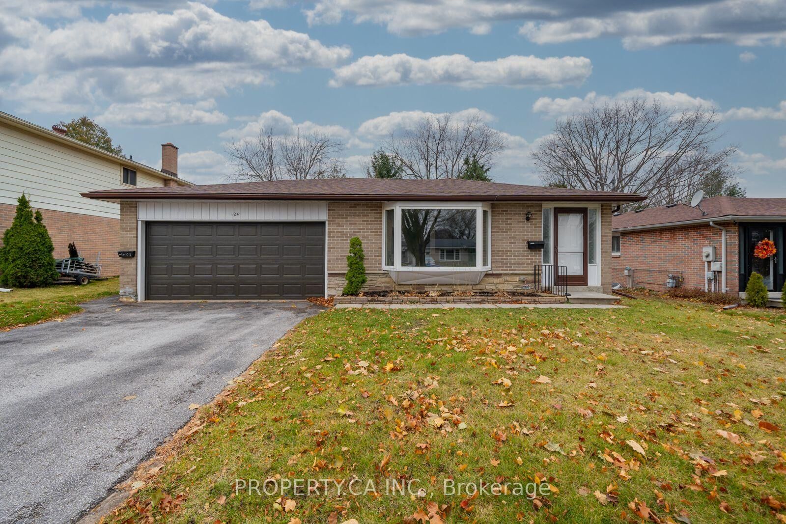 Property Photo:  24 Thorncrest Road  ON L4N 3P9 