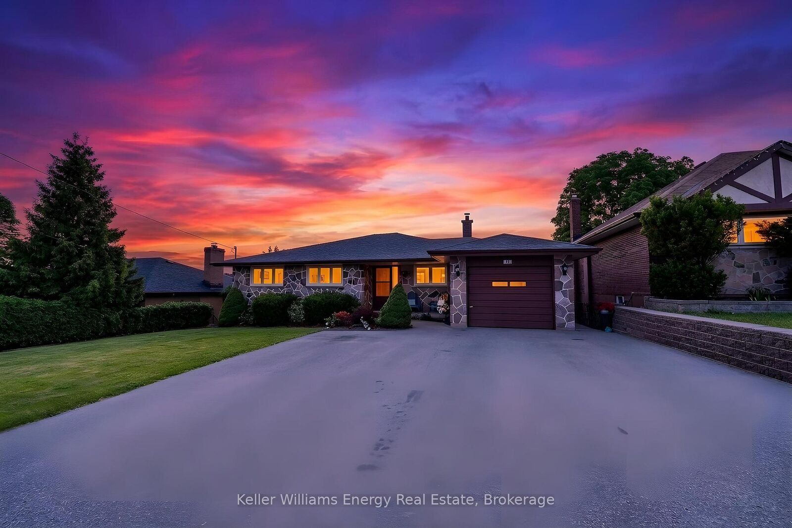 Property Photo:  94 Grandview Street S  ON L1H 7C4 