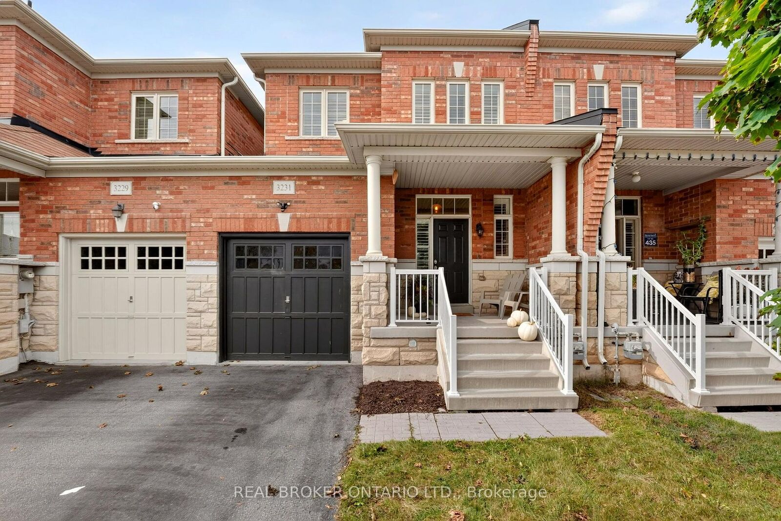 Property Photo:  3231 Stoney Crescent  ON L5M 0V4 