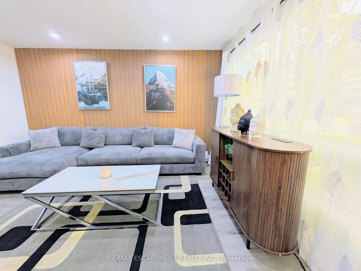 Property Photo:  22 Riverdale Drive 1  ON L8E 1J8 