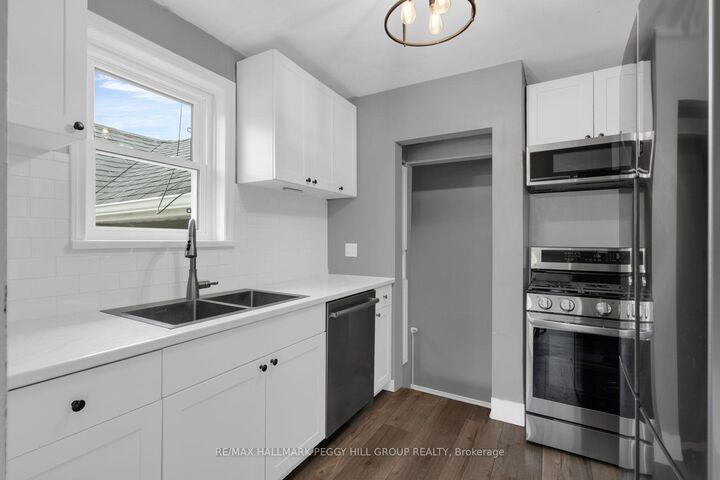 Property Photo:  1556 Flos Rd 4 N/A W  ON L0L 2K0 