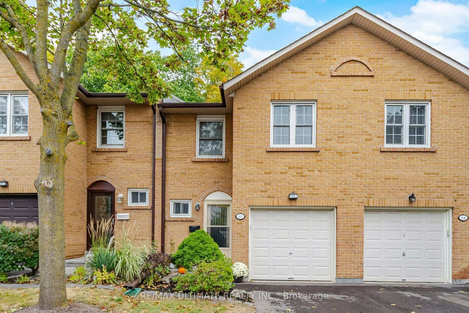 Property Photo:  2120 Rathburn Road E 63  ON L4W 2S8 