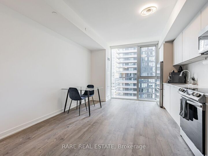 Property Photo:  357 King Street W 3006  ON M5V 1K1 