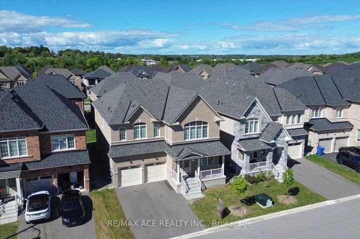 Property Photo: 10 Hitching Post Road ON L4P 2E7