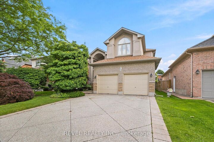Property Photo:  207 Valridge Drive  ON L9G 4Y4 