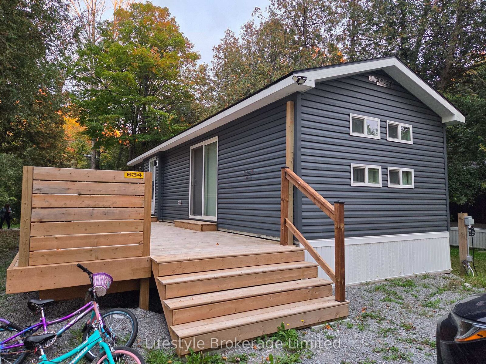 Property Photo:  634 Blueberry Lane  ON L9L 1B4 