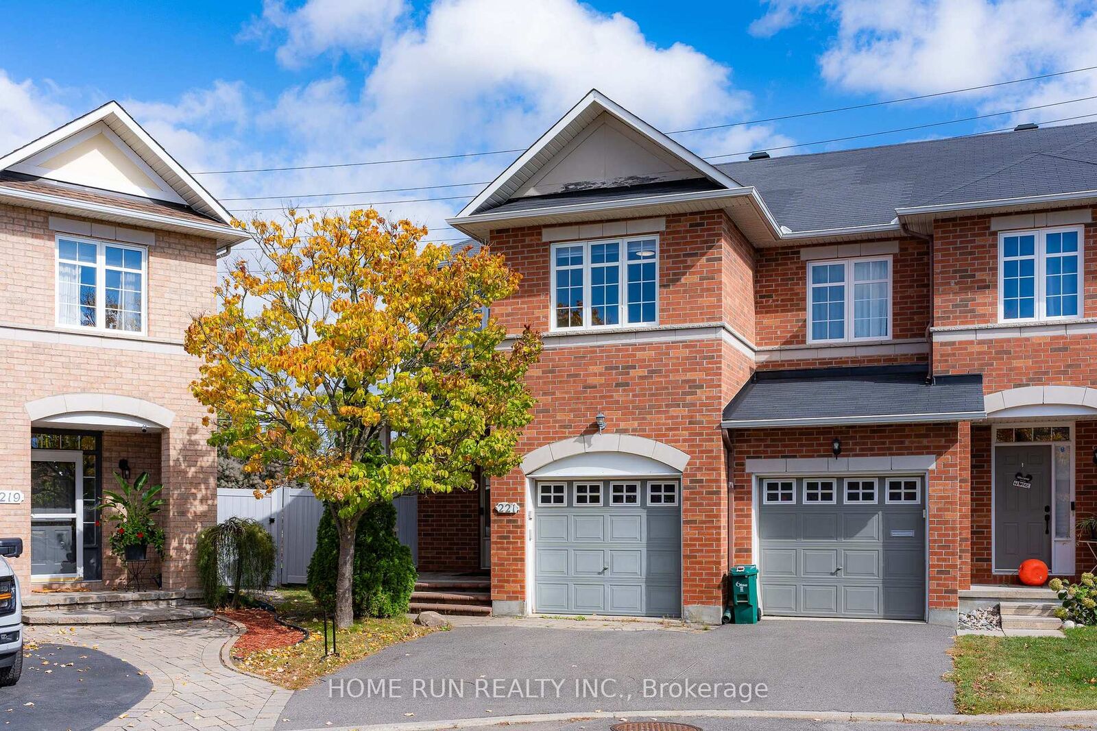Property Photo:  221 Royal Gala Private  ON K1B 1C7 