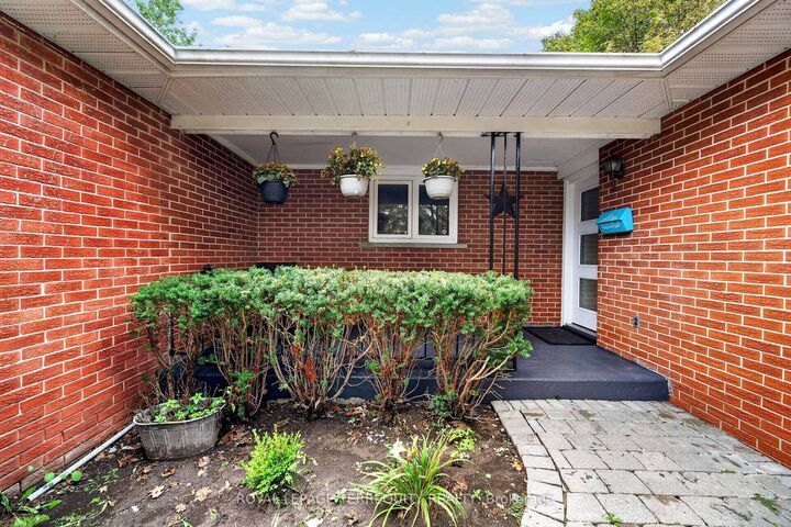 Property Photo:  134 Switzer Drive  ON L1G 3J7 