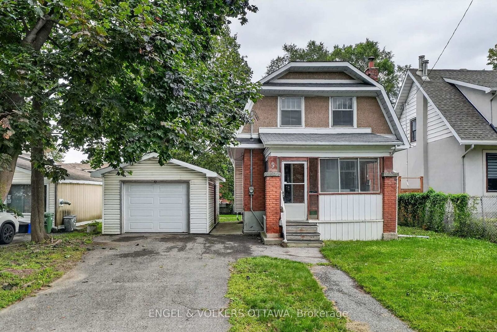 Property Photo:  9 Geneva Street  ON K1Y 3N5 
