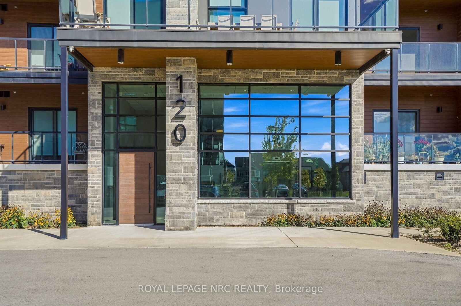 Property Photo: 120 Summersides Boulevard 109 ON L0S 1E1