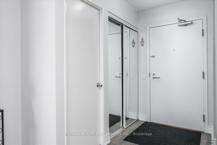 Property Photo:  21 Overlea Boulevard NE 506  ON M4H 1P2 