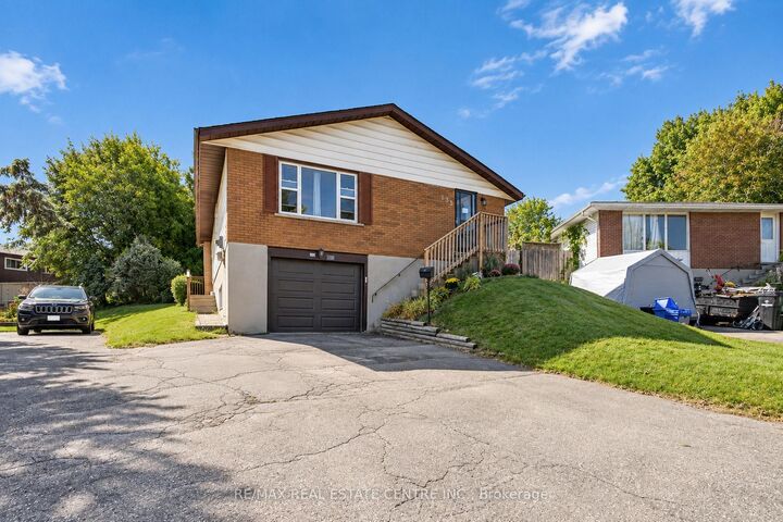 Property Photo:  135 Cedarhill Crescent  ON N2E 1R3 