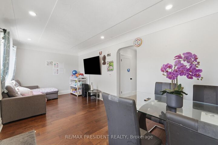 Property Photo:  43 Adair Avenue N  ON L8H 6A5 