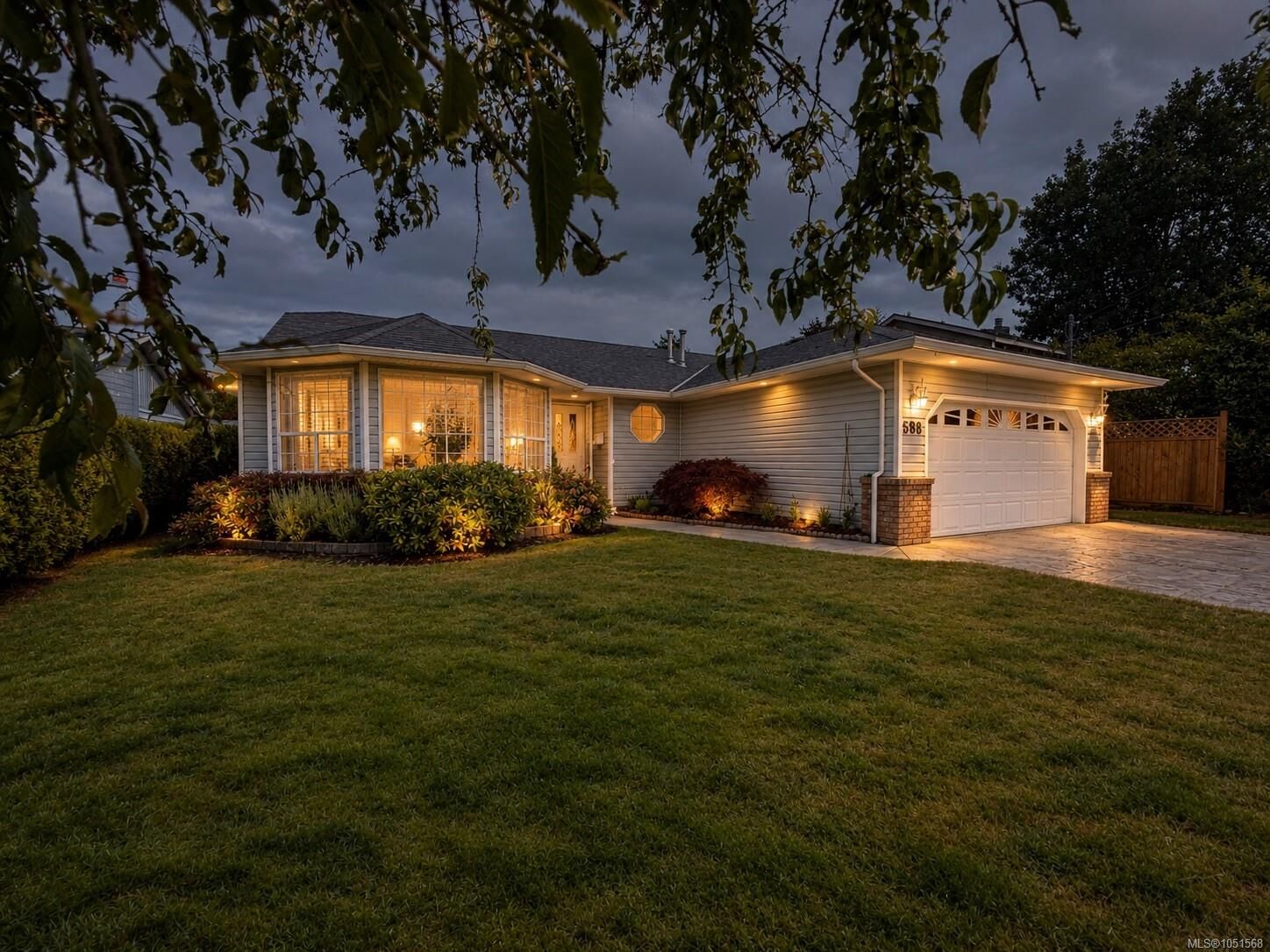 Property Photo:  688 Albatross Cres  BC V9W 6Z9 