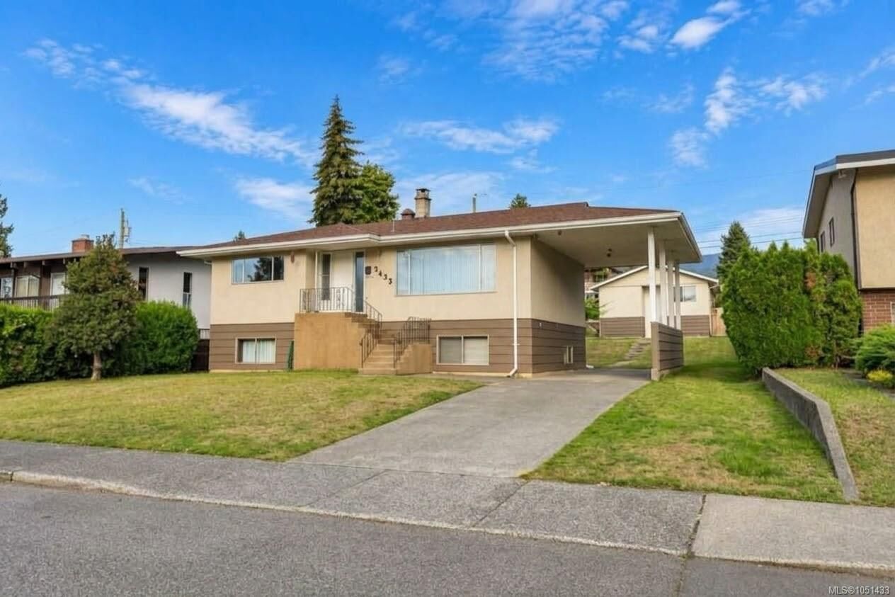 Property Photo:  2433 5th Ave  BC V9Y 2G6 