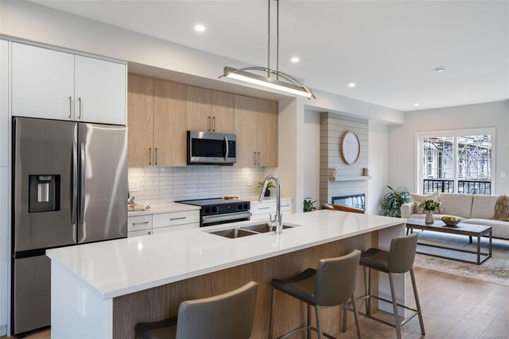 Property Photo:  1206 Arcadiawood Crt  BC V9C 0V5 