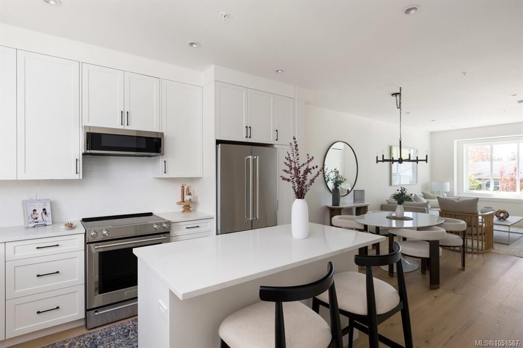 Property Photo:  10145 Fifth St #9  BC V8L 0E4 