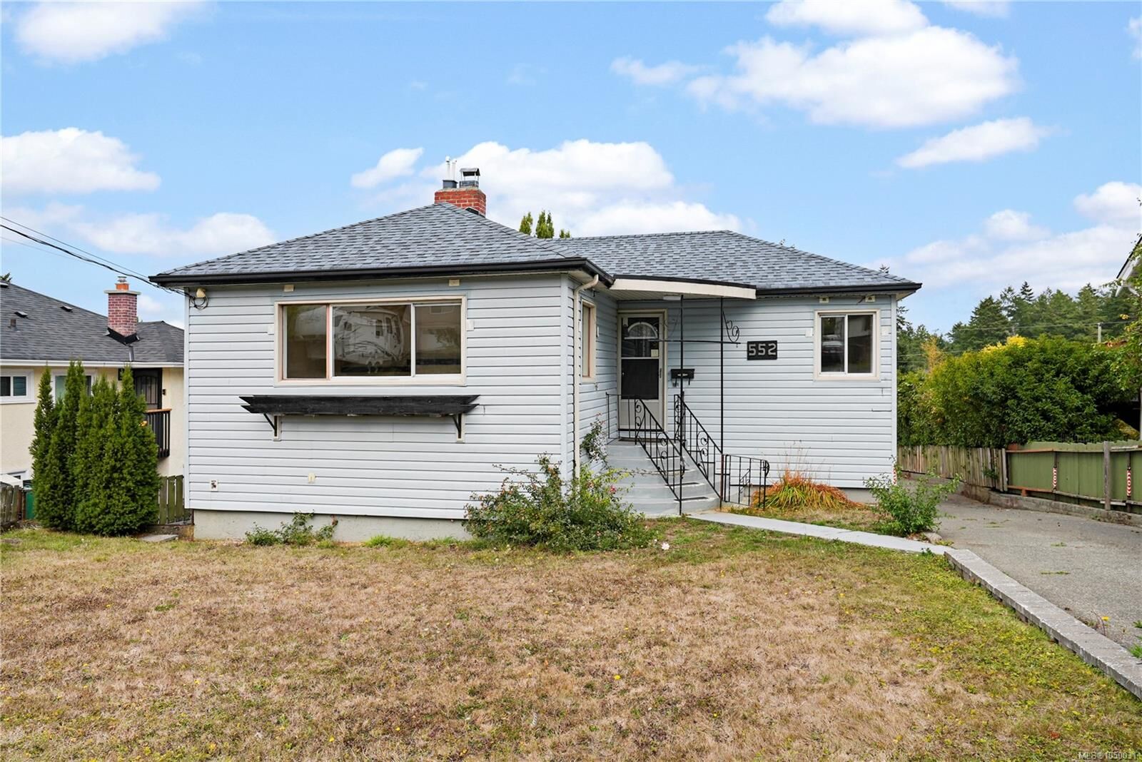 Property Photo: 552 Davida Ave BC V9A 2C7