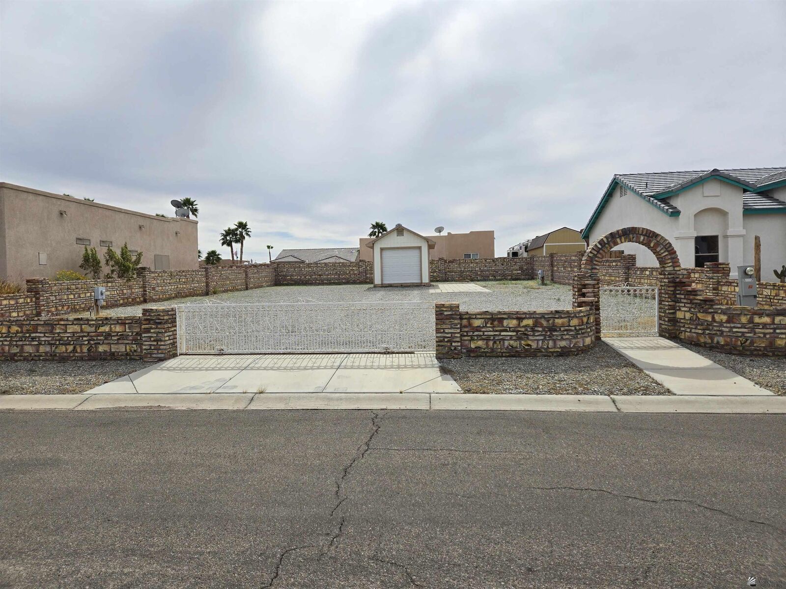 Property Photo: 14407 E 53 Ln AZ 85367