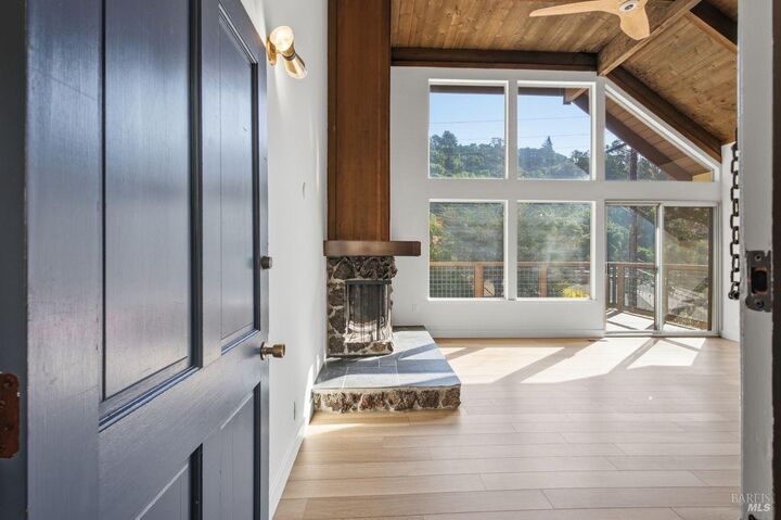 Property Photo:  105 107 Elizabeth Way  CA 94901 