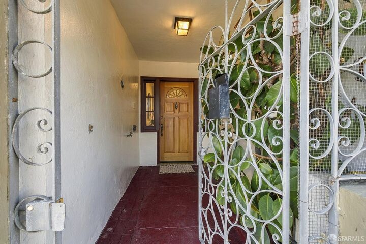 Property Photo:  976 Corbett Avenue  CA 94131 