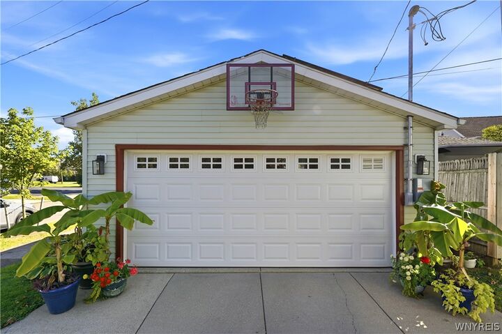 Property Photo:  20 Lyndhurst Avenue  NY 14216 