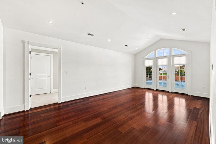 Property Photo:  910 Powhatan Street 306N  VA 22314 