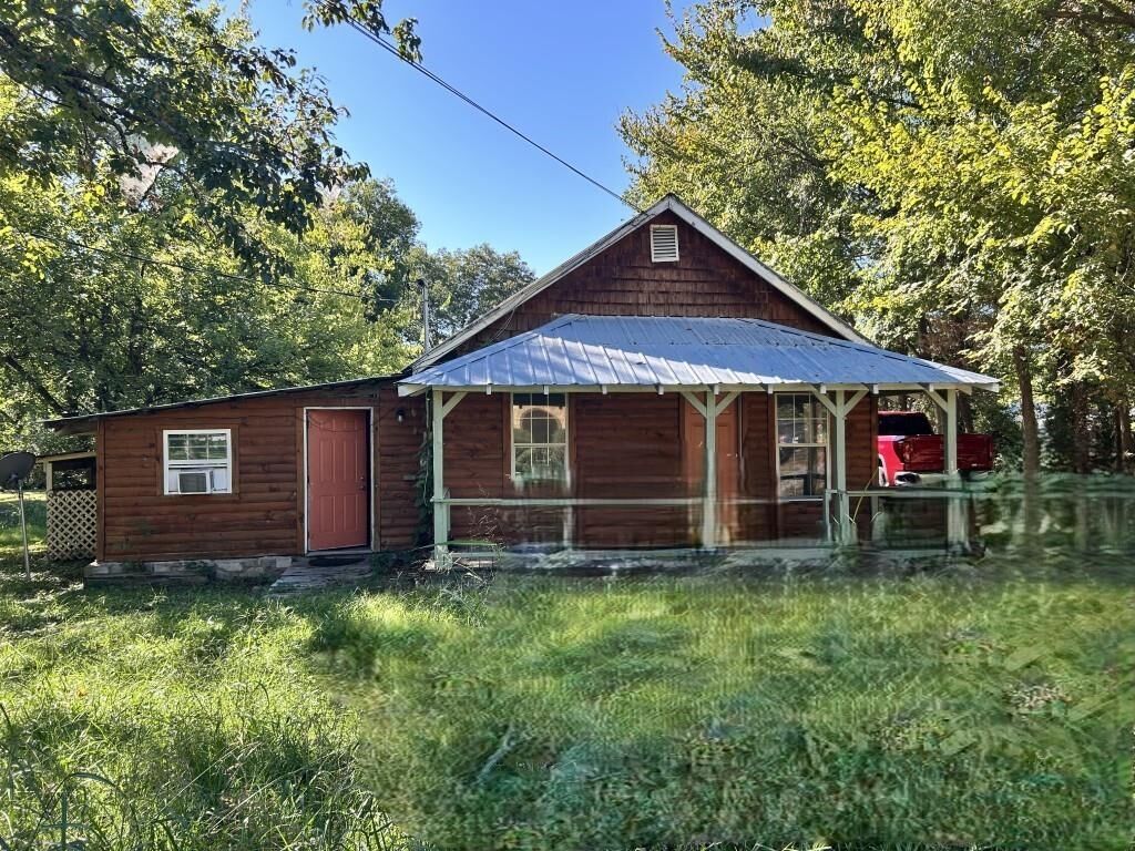 Property Photo:  207 Brewer Avenue  AR 72560 