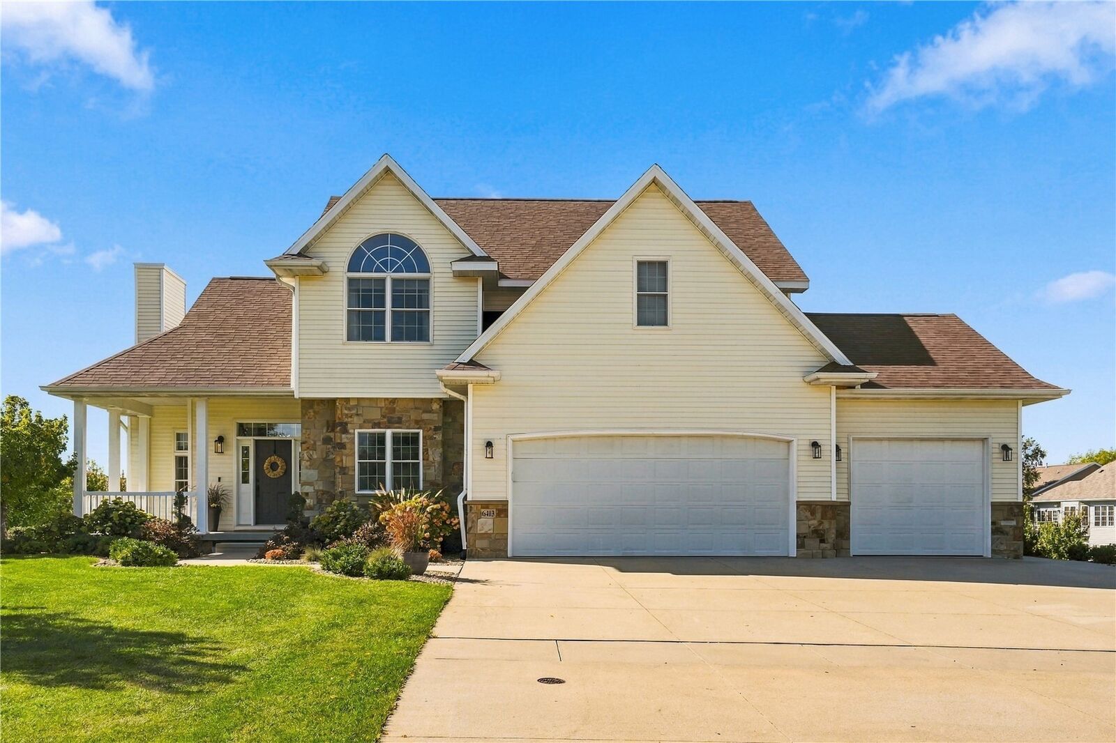 Property Photo:  6413 Milburn NE  IA 52411 