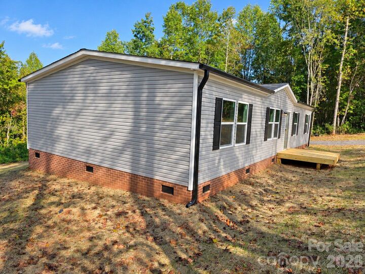 Property Photo:  2308 Dobbin Court  NC 28168 