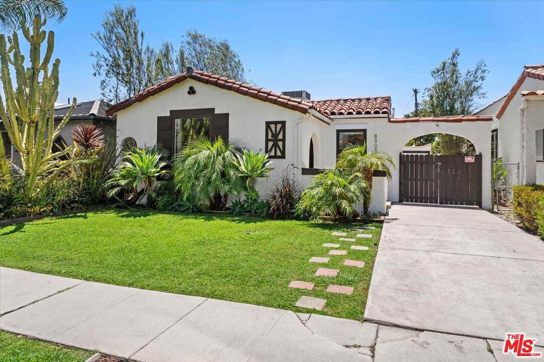 Property Photo:  8908 Gibson St  CA 90034 