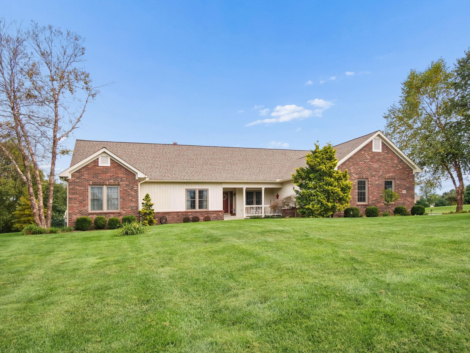 Property Photo:  1982 Wilshire NW Lane  OH 43130 